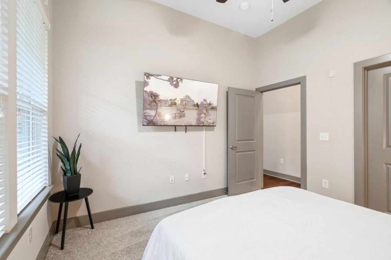 Grand Luxury Premium Vaulted Ceilings Appartement Woodbridge Buitenkant foto
