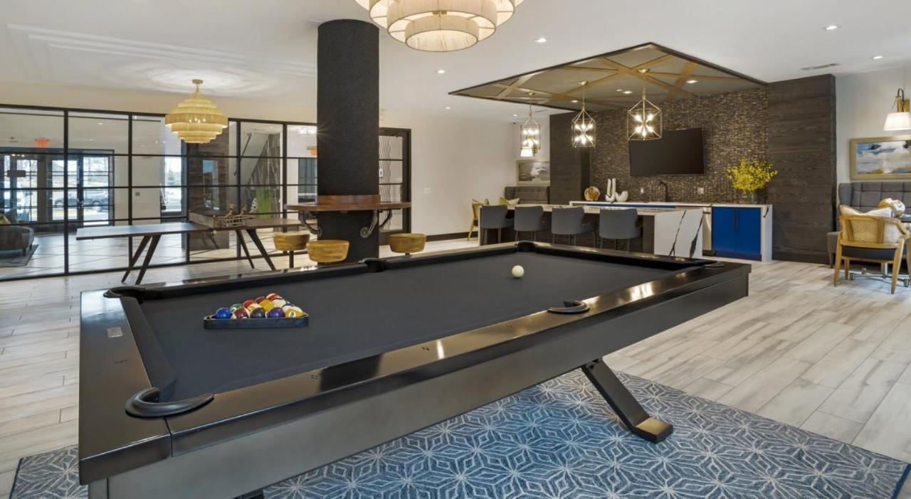 Grand Luxury Premium Vaulted Ceilings Appartement Woodbridge Buitenkant foto
